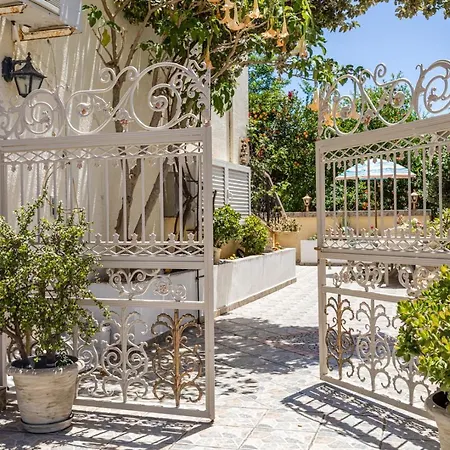 Apartment Niriides *